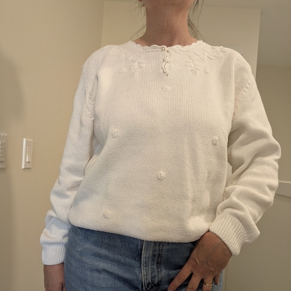 Vintage 100% Cotton Ivory Sweater with embroidered flowers and pearls Size Large - Picture 10 of 10